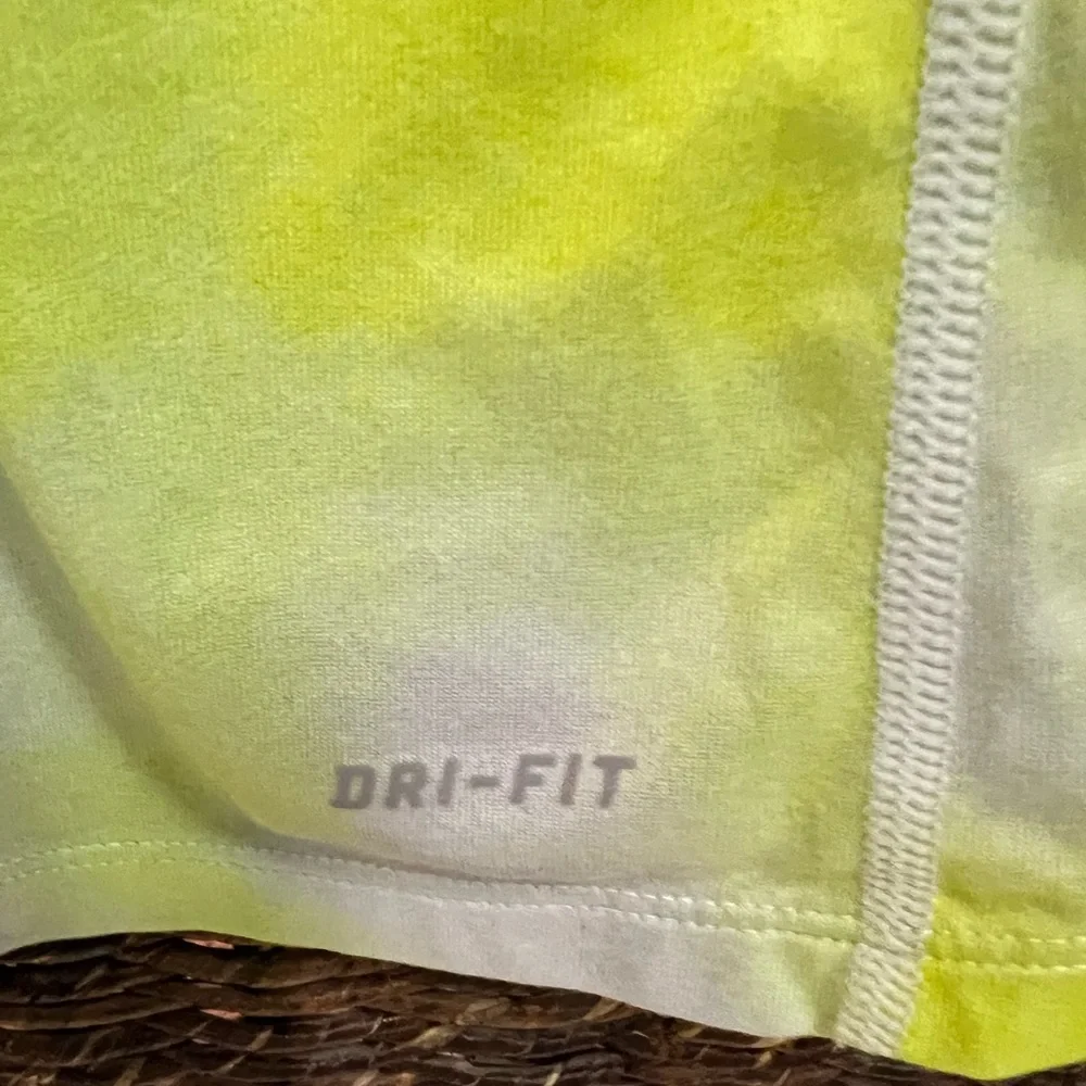 Nike - Womens Razor back- Green Multi color dry fit tank,‎ Size: Medium